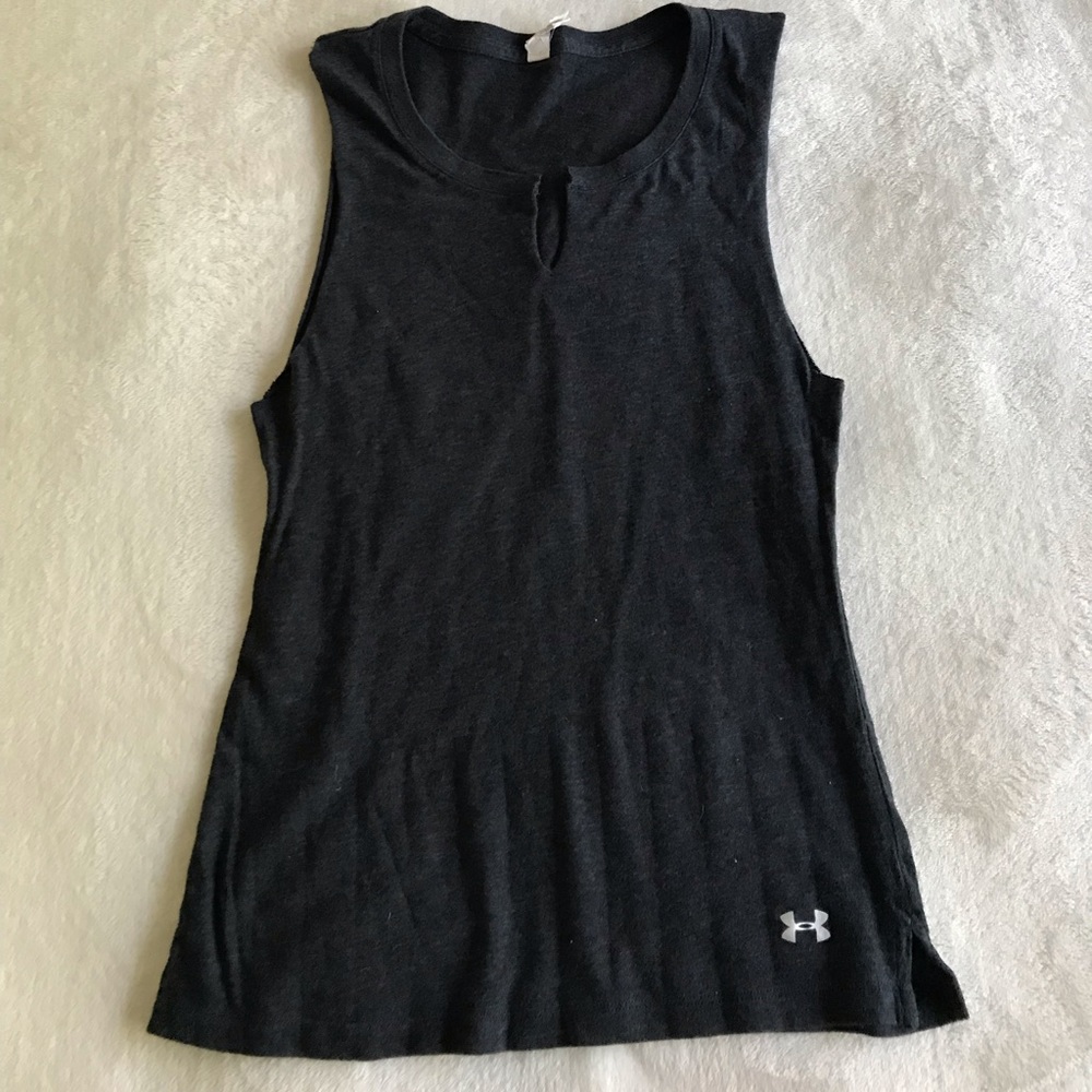 Short sleeve V-neck UA tank
